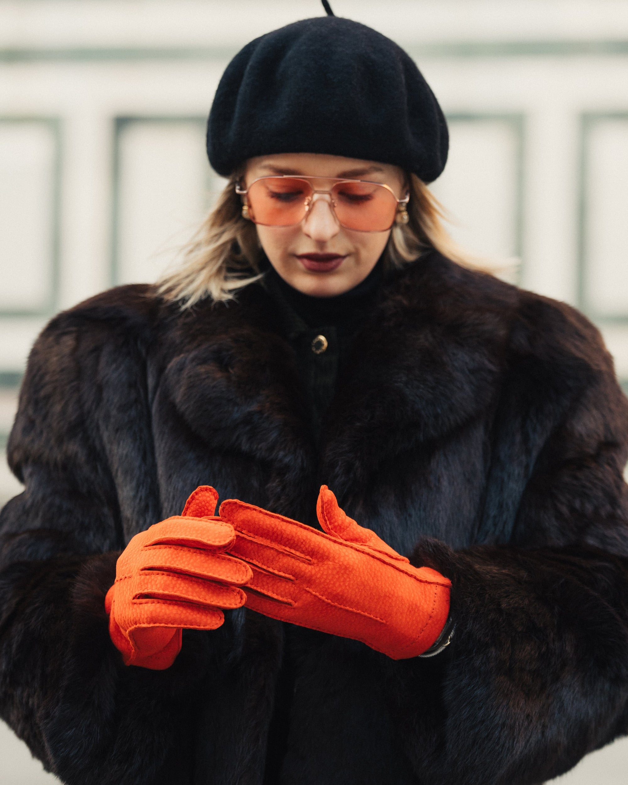 Handmade Ladies Carpincho Gloves